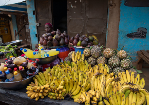 African woman selling fruits and vegetables on a local market, Tonkpi Region, Man, Ivory Coast