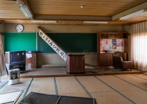 Do not send the pupils back to the battlefield billboard in a school of the difficult-to-return zone after the earthquake and the the daiichi nuclear power plant irradiation, Fukushima prefec