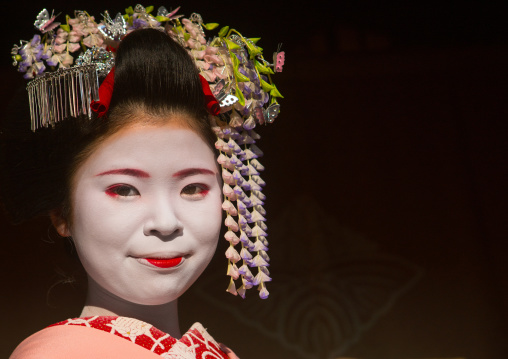 Portrait of a 16 years old maiko called chikasaya, Kansai region, Kyoto, Japan