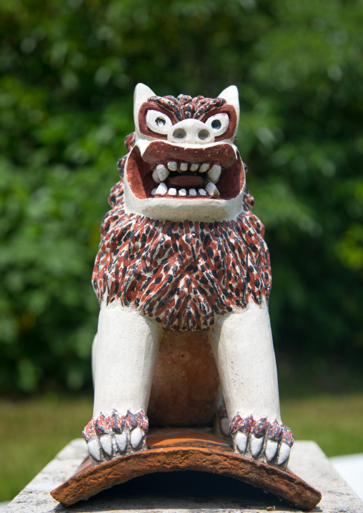 Shisa lion statue to protect the house from the bad spirits, Yaeyama Islands, Ishigaki, Japan