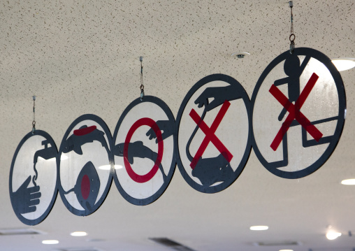 Warning signs in the touch pool in Kaiyukan aquarium, Kansai region, Osaka, Japan