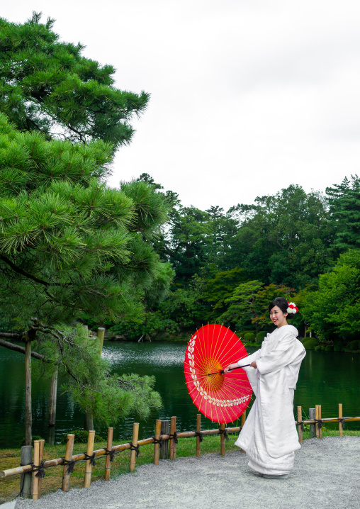 Japanese woman with oil paper umbrella in Kenroku-en garden, Ishikawa Prefecture, Kanazawa, Japan