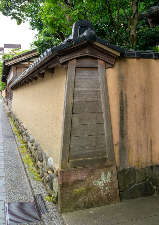 Traditional japanese style fence in the old samurai quarter, Ishikawa Prefecture, Kanazawa, Japan