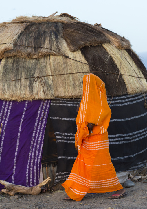 Woman passinh in front of her hut, Turkana lake, Loiyangalani, Kenya