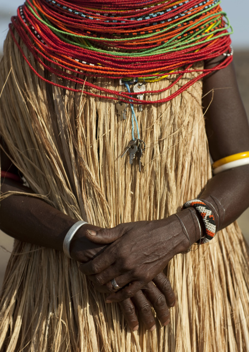 El molo tribeswoman skirt, Turkana lake, Loiyangalani, Kenya
