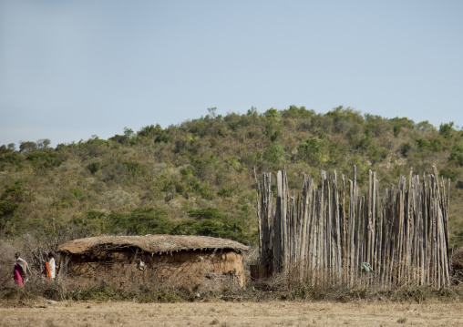 Maasai house with wooden fences for the cattle, Rift Valley Province, Maasai Mara, Kenya