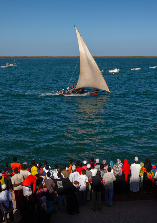 Dhow sailing on indian ocean, Lamu County, Lamu, Kenya