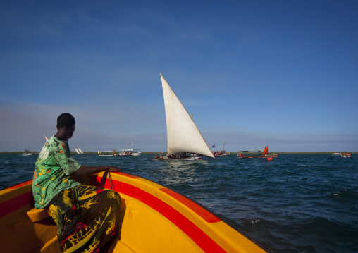 Dhow sailing on indian ocean, Lamu County, Lamu, Kenya