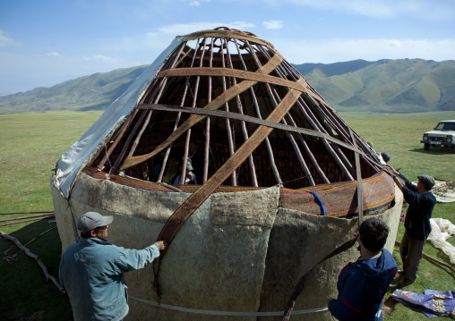 Men Putting Up A Yurt, Saralasaz Jailoo, Kyrgyzstan