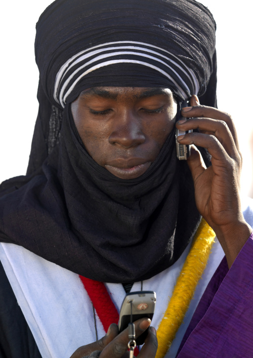 Tuareg man with two mobles phones, Tripolitania, Ghadames, Libya