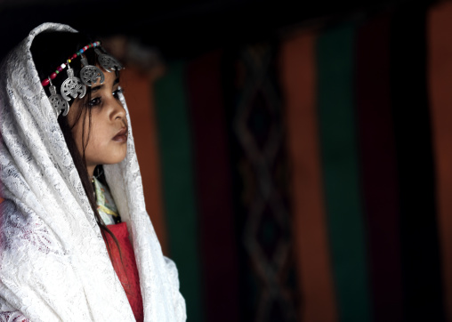 Tuareg girl in traditionnal dress, Tripolitania, Ghadames, Libya
