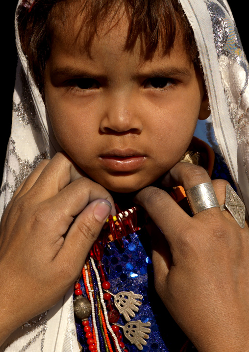 Tuareg girl in traditionnal clothing, Tripolitania, Ghadames, Libya