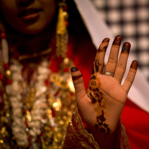 Tuareg girl in traditional clothing showing her hand with henna, Tripolitania, Ghadames, Libya