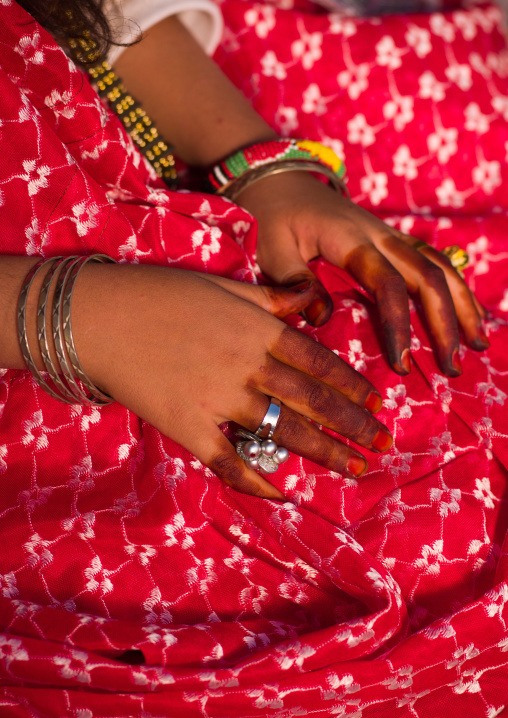 Tuareg girl in traditional clothing showing her hand with henna, Tripolitania, Ghadames, Libya
