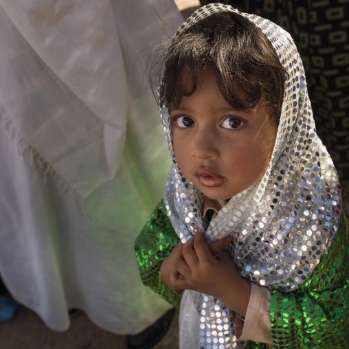 Tuareg girl in traditionnal clothing, Tripolitania, Ghadames, Libya