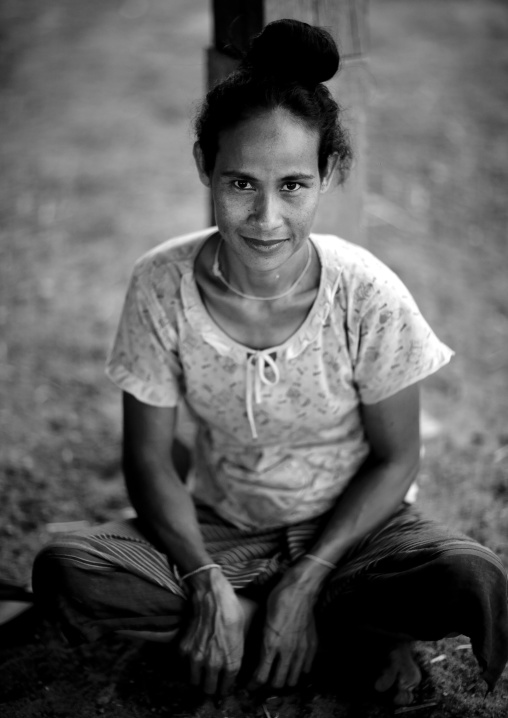 Bru minority woman, Phonsaad, Laos