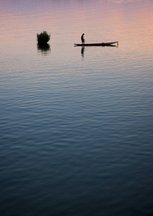 Fisherman on mekong river, Don khong island