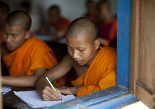 Novice buddhist monks, Nam deng, Laos