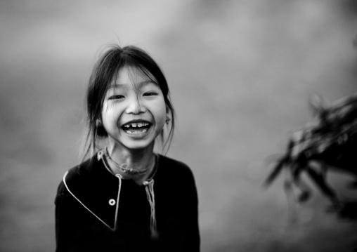Lantaen minority child laughing, Nam deng, Laos