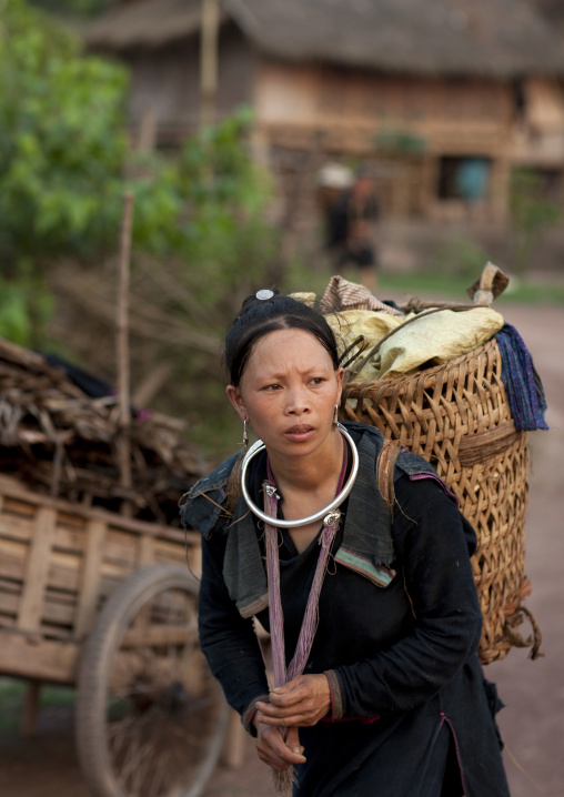 Lantaen minority woman carrying a basket, Nam deng, Laos