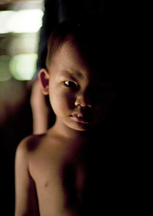 Lantaen minority boy, Nam deng, Aos