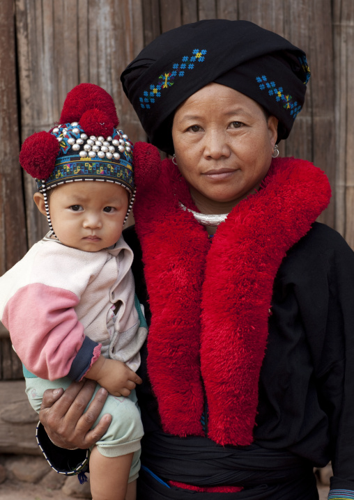 Yao minority mother and baby, Ban xay leck, Laos