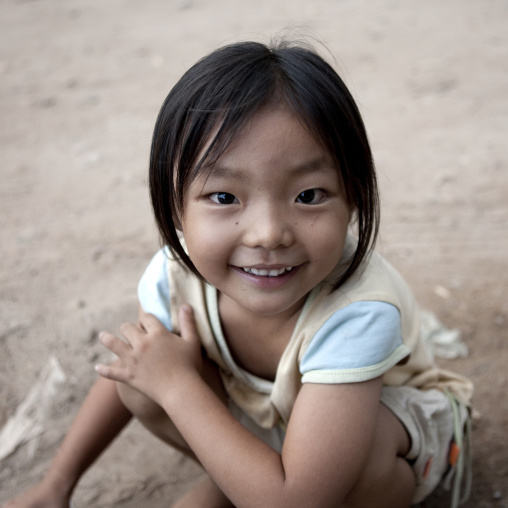 Smiling lao girl, Thakhek, Laos