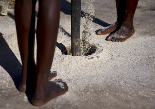 African Women With Mortars And Pestles, Ondangwa, Namibia