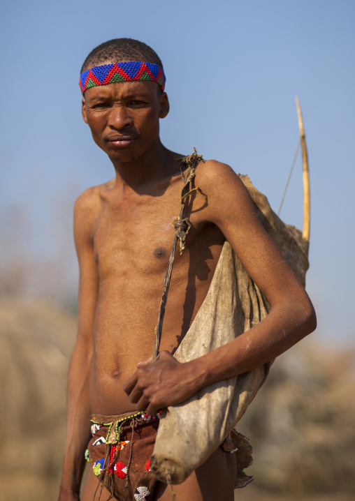 Bushman Hunter, Tsumkwe, Namibia