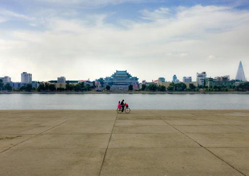 North Korean coupe riding a bicycle in front of Taedong river, Pyongan Province, Pyongyang, North Korea