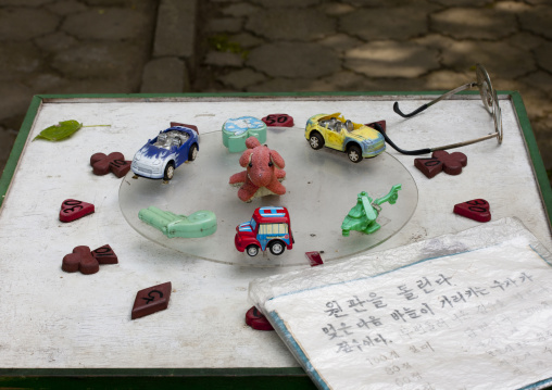 Game with toys at Taesongsan funfair, Pyongan Province, Pyongyang, North Korea