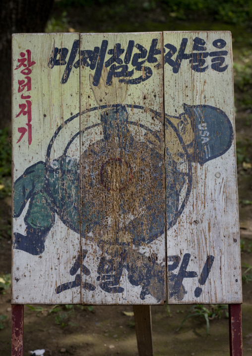 Target with an american soldier in Taesongsan funfair, Pyongan Province, Pyongyang, North Korea