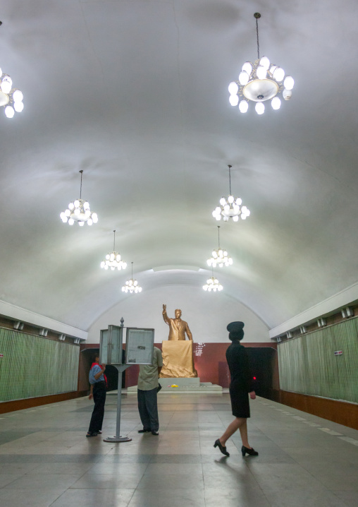 Golden statue of Kim il Sung in Kaeson metro station, Pyongan Province, Pyongyang, North Korea