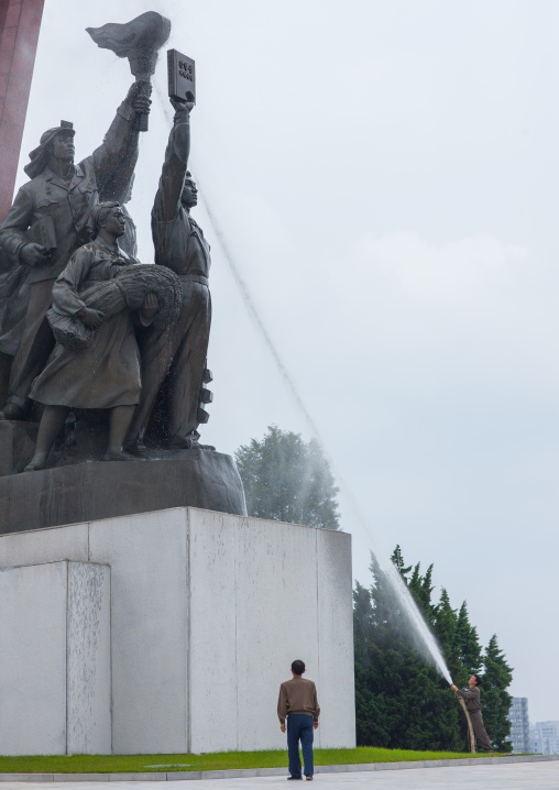 Statues of North Korean citizens in their anti-japanese revolutionary struggle in Mansudae Grand monument, Pyongan Province, Pyongyang, North Korea