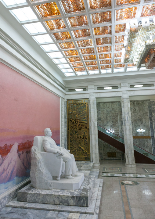 Kim il Sung statue in the Grand people's study house, Pyongan Province, Pyongyang, North Korea