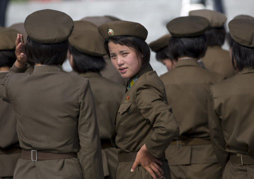 North Korean female soldiers, Pyongan Province, Pyongyang, North Korea