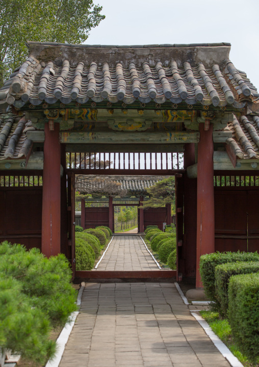 Entrance of the former royal villa of Ri Song Gye founder of the choson dynasty, South Hamgyong Province, Hamhung, North Korea