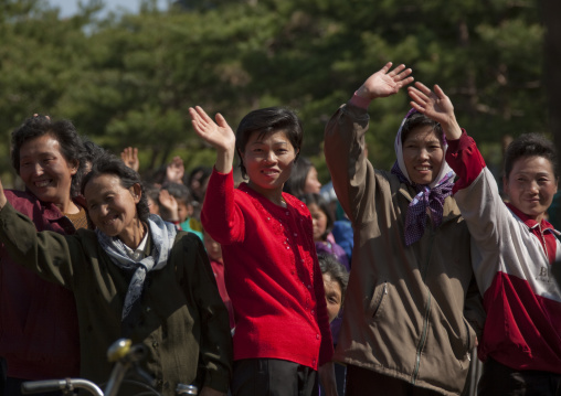 North Korean women waving, North Hamgyong Province, Chilbo Sea, North Korea