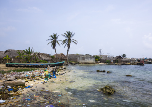 Panama, San Blas Islands, Mamitupu, Pollution On The Banks Of A Kuna Indian Village