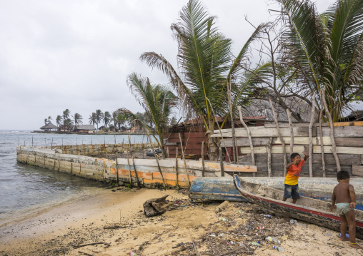 Panama, San Blas Islands, Mamitupu, Protection Against The Rising Sea Level In A Kuna Indian Village