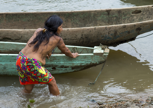 Panama, Darien Province, Puerta Lara, Indigenous Wounaan Woman Sets Out To Go Fishing In Their Dug Out Boat