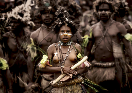 Highlander people during a sing sing, Western Highlands Province, Mount Hagen, Papua New Guinea