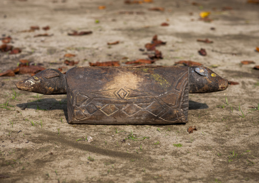 Drum used for malagan tatuana masks dance, New Ireland Province, Langania, Papua New Guinea