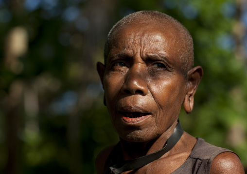 Old mourning woman with shaved head, Milne Bay Province, Trobriand Island, Papua New Guinea
