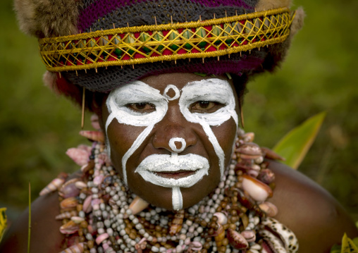 Portrait of a Highlander woman with traditional clothing during a sing-sing, Western Highlands Province, Mount Hagen, Papua New Guinea
