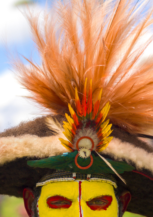 Portrait of a Huli tribe wigmen in traditional clothing during a sing-sing, Western Highlands Province, Mount Hagen, Papua New Guinea