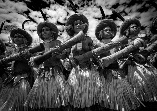 Suli muli tribe women from Enga during a sing-sing ceremony, Western Highlands Province, Mount Hagen, Papua New Guinea