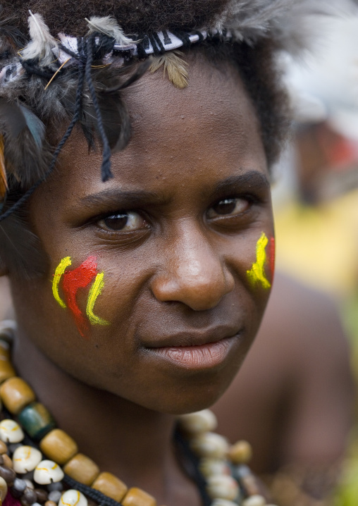 Highlander girl with traditional clothing during a sing-sing, Western Highlands Province, Mount Hagen, Papua New Guinea