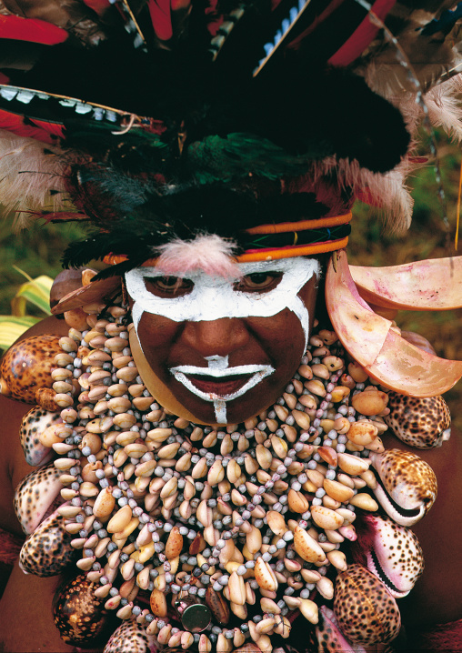 Melpa tribe woman with huge shell necklaces and headress during a sing sing, Western Highlands Province, Mount Hagen, Papua New Guinea