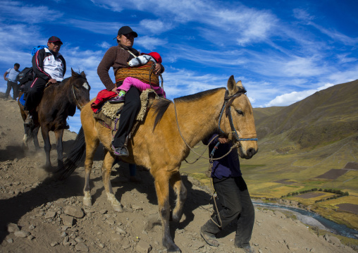 Peruvian People Climbing To The Qoyllur Riti Festival, Ocongate Cuzco, Peru